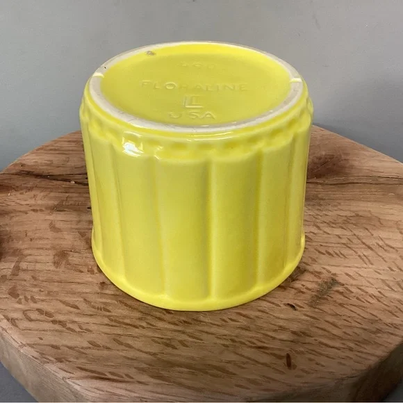 🟡 Vintage - McCoy Floraline Brilliant Yellow Planter / Pot - Circa 1960s - Rare - Picture 9 of 16
